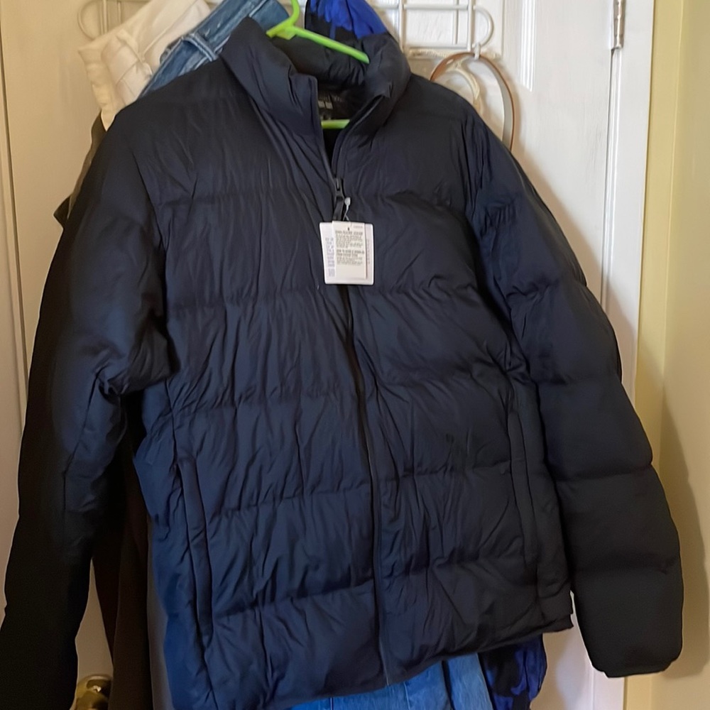 NWT Uniqlo Men Size L Ultra Light Down Jacket (3D Cut Narrow Quilt)